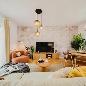 Days - W 2bdr - 3 Balconies - Garage - Next To Park Prag
